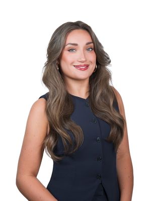 Portrait of Bella Mylett, REALTOR®.